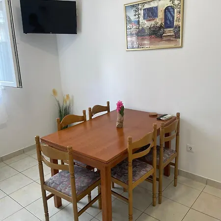 Niko Apartament *